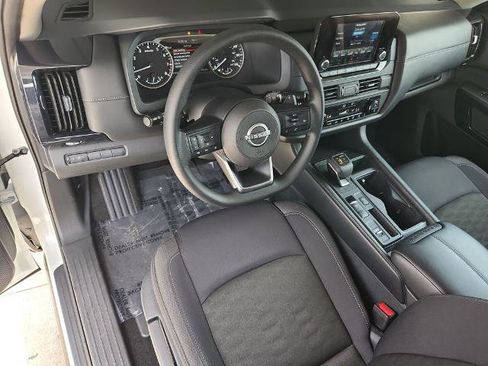 Certified 2025 Nissan Pathfinder S FWD image 11
