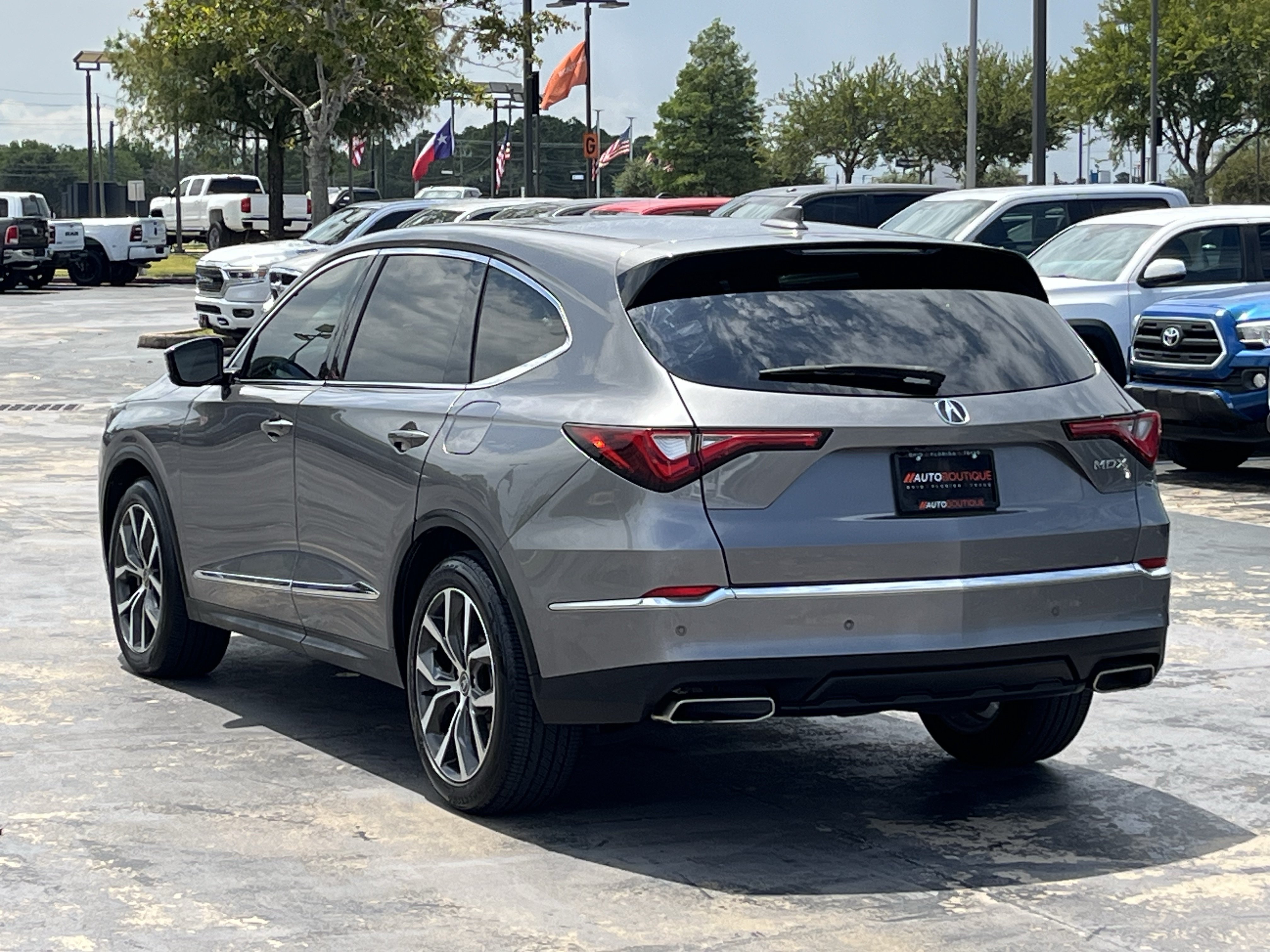 Used 2022 Acura MDX w/ Technology Package FWD image 11