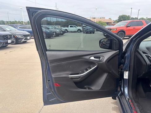 Used 2018 Ford Focus ST FWD image 9