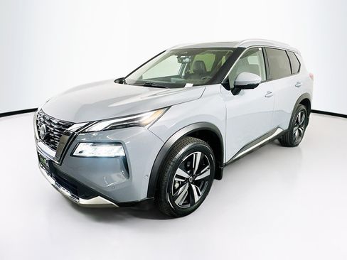Used 2023 Nissan Rogue Platinum w/ Platinum Premium Package FWD image 3