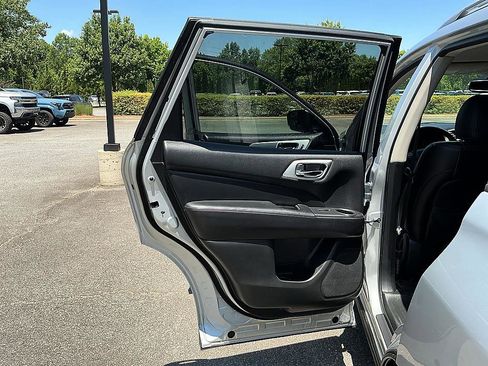 Used 2020 Nissan Pathfinder SL w/ Cargo Package AWD/4WD image 24