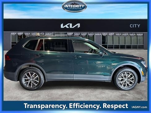 Used 2019 Volkswagen Tiguan SE w/ Panoramic Sunroof Package image 2