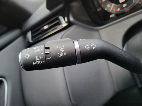 Used 2025 Land Rover Range Rover Velar Dynamic HSE image 32