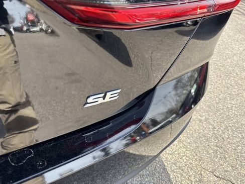 Used 2025 Toyota Camry SE w/ Convenience Package FWD image 8