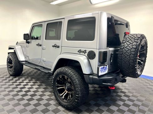 Used 2017 Jeep Wrangler Unlimited Sahara w/ Connectivity Group image 10