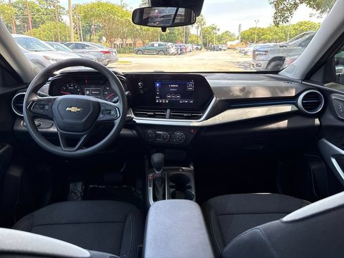 Used 2026 Chevrolet Trax LS FWD image 12