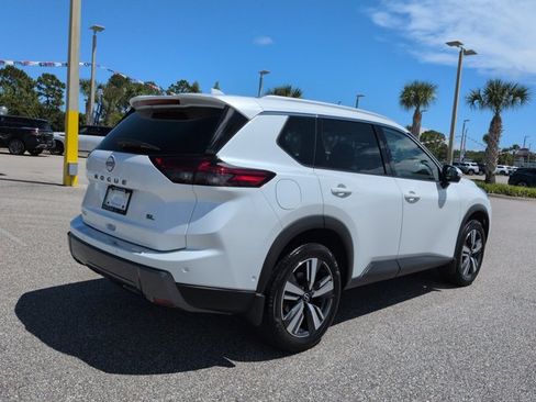 Certified 2024 Nissan Rogue SL FWD image 4
