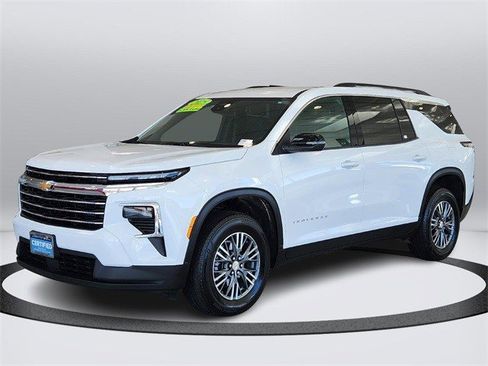 Certified 2025 Chevrolet Traverse LT image 1