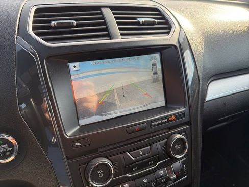 Used 2017 Ford Explorer XLT w/ Equipment Group 202A image 31