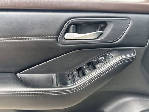 Used 2023 Nissan Rogue SV w/ SV Premium B Package image 27