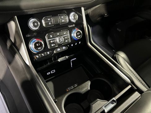 Used 2023 GMC Yukon XL Denali image 35