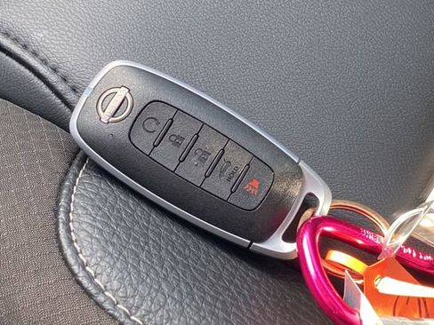 Used 2024 Nissan Pathfinder SL w/ SL Premium Package image 27