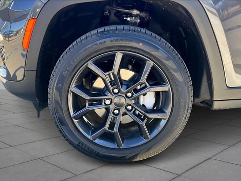 New 2025 Jeep Grand Cherokee Limited w/ Trailer Tow Package image 11