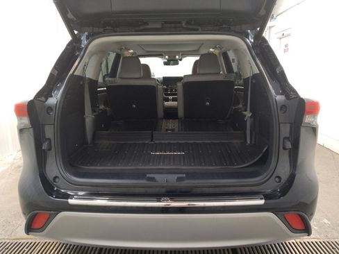 Used 2020 Toyota Highlander Platinum AWD/4WD image 29