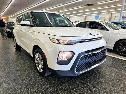 Used 2021 Kia Soul LX image 3