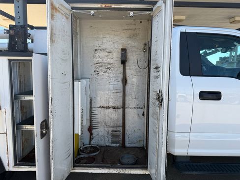 Used 2017 Ford F550 2WD Regular Cab Super Duty image 43