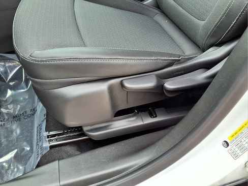 Used 2025 Buick Encore GX Preferred AWD/4WD image 22