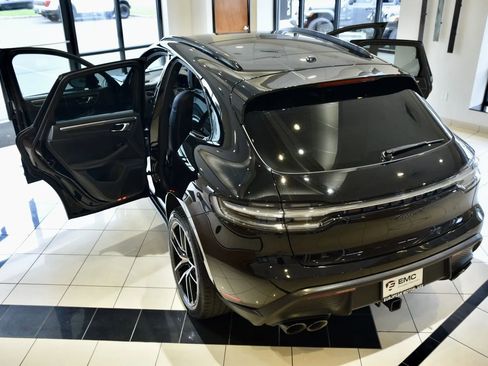 Used 2023 Porsche Macan S image 8