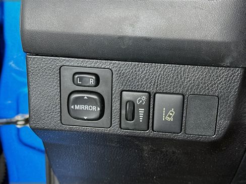 Used 2017 Toyota RAV4 LE FWD image 17