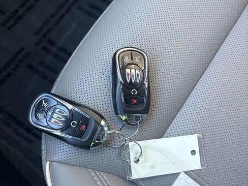 Used 2025 Buick Envista Avenir FWD image 33