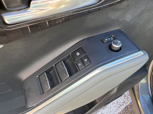 Used 2023 Toyota Highlander Platinum image 20