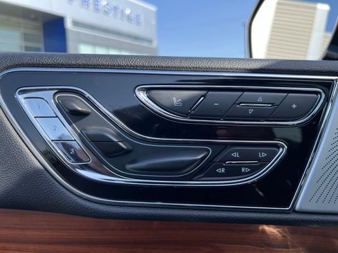 Used 2019 Lincoln Navigator L Reserve AWD/4WD image 14
