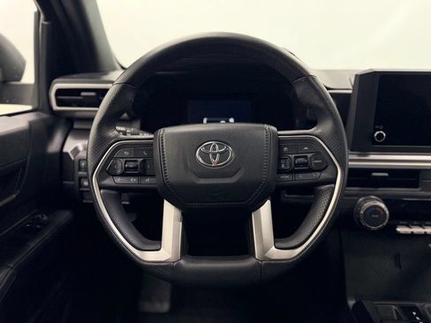 Used 2025 Toyota 4Runner SR5 AWD/4WD image 15