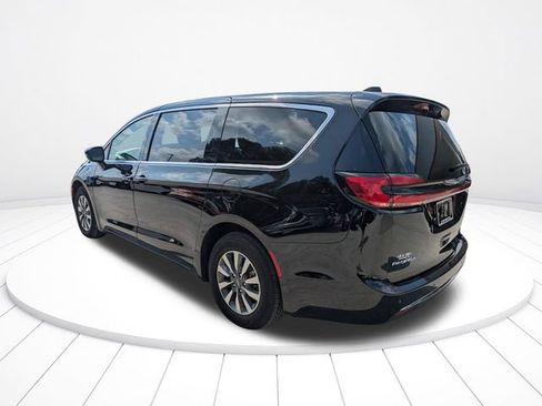 Used 2024 Chrysler Pacifica Limited FWD image 6