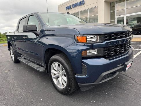 Used 2020 Chevrolet Silverado 1500 Custom w/ Custom Value Package AWD/4WD image 2