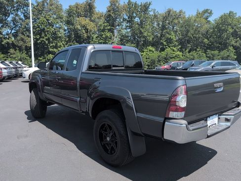 Used 2014 Toyota Tacoma PreRunner w/ SR5 Package RWD image 3