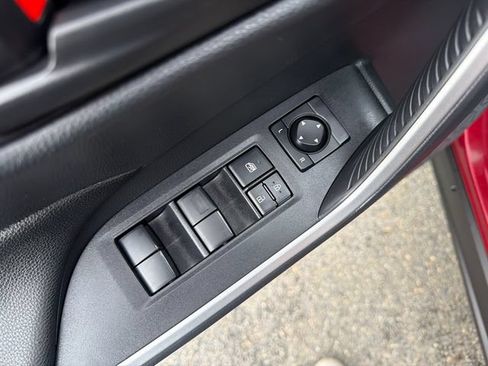 Used 2025 Toyota RAV4 LE AWD/4WD image 23