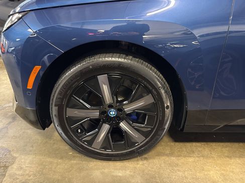 Used 2025 BMW iX xDrive50 w/ Premium Package image 5