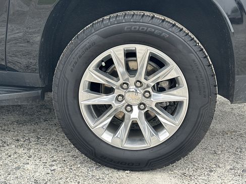 Used 2024 Chevrolet Suburban Premier image 20