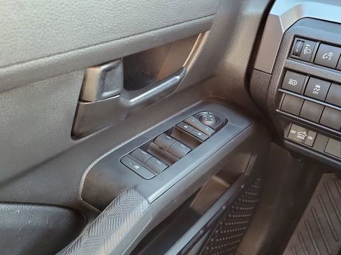 Certified 2025 Toyota Tacoma SR5 AWD/4WD image 19