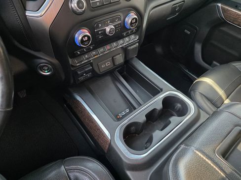 Used 2022 GMC Sierra 2500 Denali w/ Denali Ultimate Package image 19