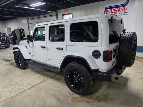 Used 2025 Jeep Wrangler Sahara image 5