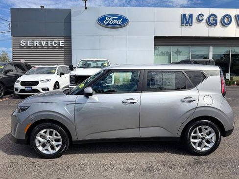 Used 2025 Kia Soul LX w/ LX Technology Package FWD image 4