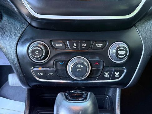 Used 2020 Jeep Cherokee Latitude Plus FWD image 46