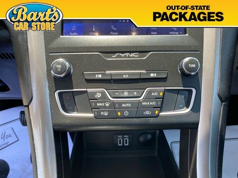 Used 2020 Ford Fusion SE FWD image 31