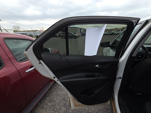 Used 2022 Chevrolet Equinox LT image 12