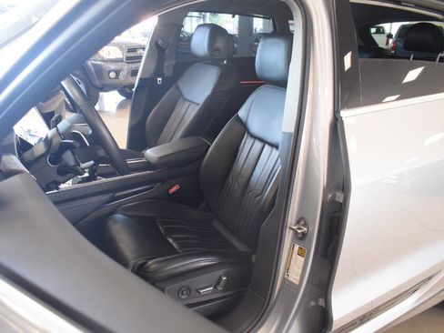 Used 2019 Audi e-tron Prestige w/ Prestige Package AWD/4WD image 54