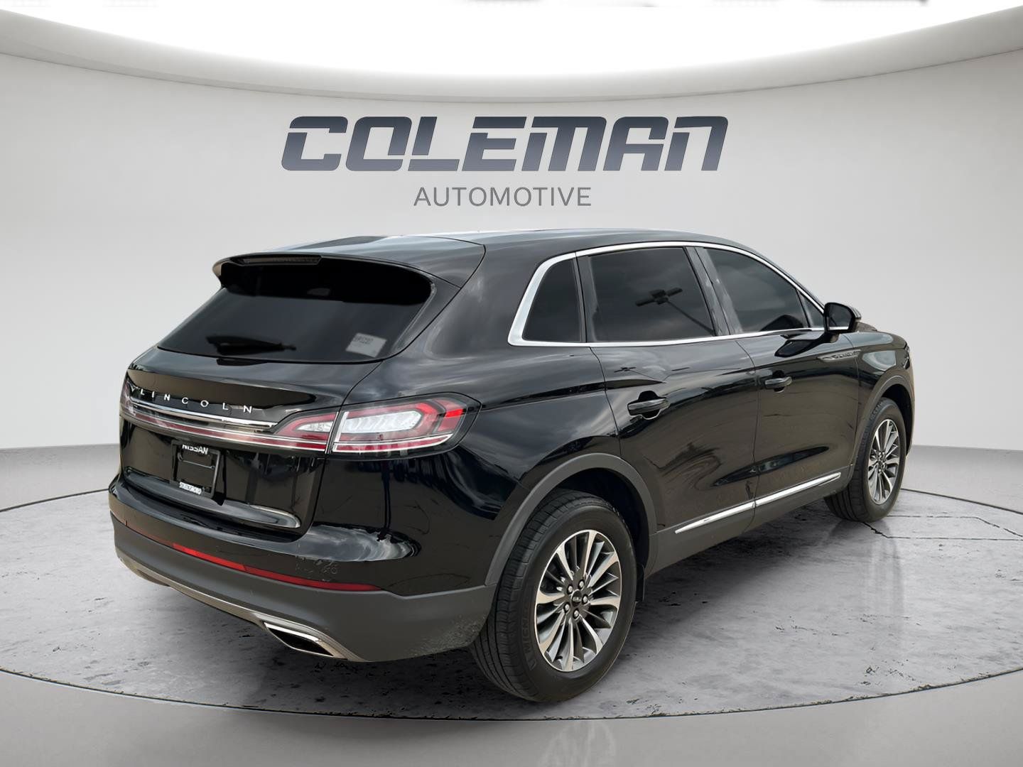 Used 2023 Lincoln Nautilus Reserve w/ Luxury Package AWD/4WD image 3