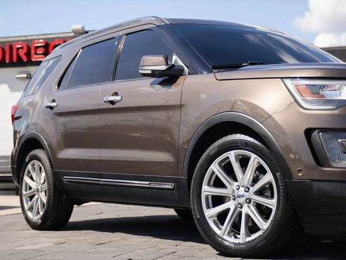 Used 2016 Ford Explorer Limited w/ Equipment Group 301A FWD image 2