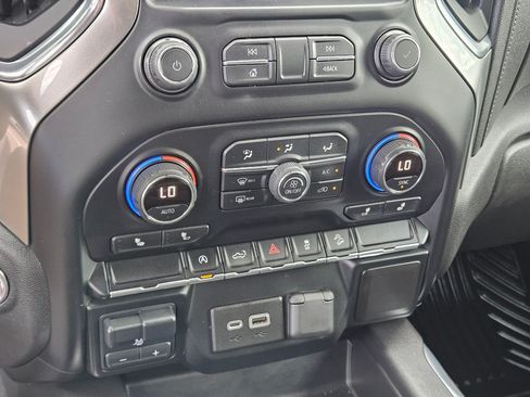 Used 2020 Chevrolet Silverado 1500 RST AWD/4WD image 25