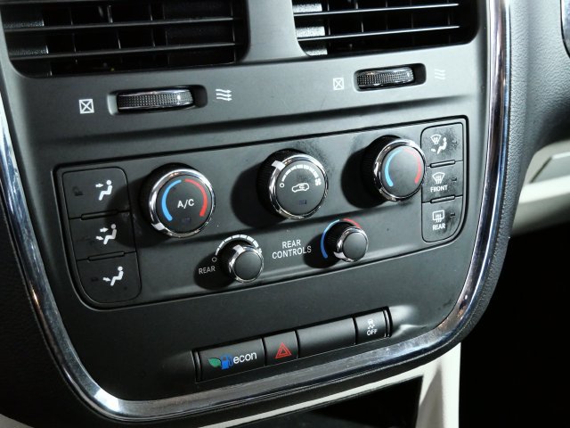 Used 2016 Dodge Grand Caravan SXT FWD image 19