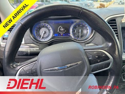 Used 2019 Chrysler 300 Touring w/ Quick Order Package 2EF RWD image 11