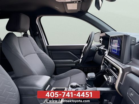 Used 2025 Toyota Tacoma SR5 AWD/4WD image 32