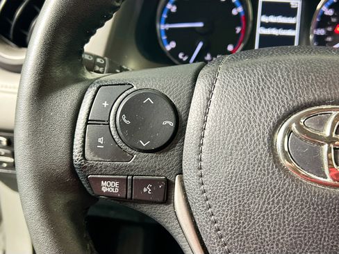 Used 2017 Toyota RAV4 Platinum image 18