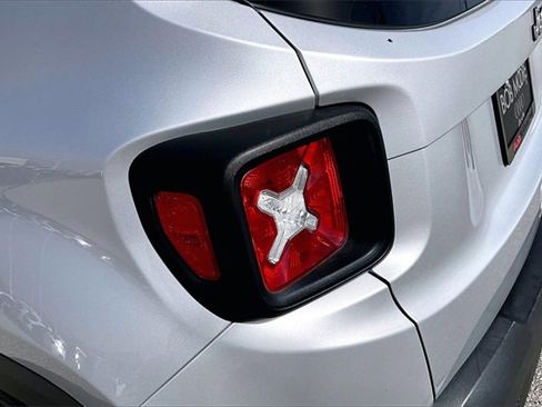 Used 2019 Jeep Renegade Latitude image 31