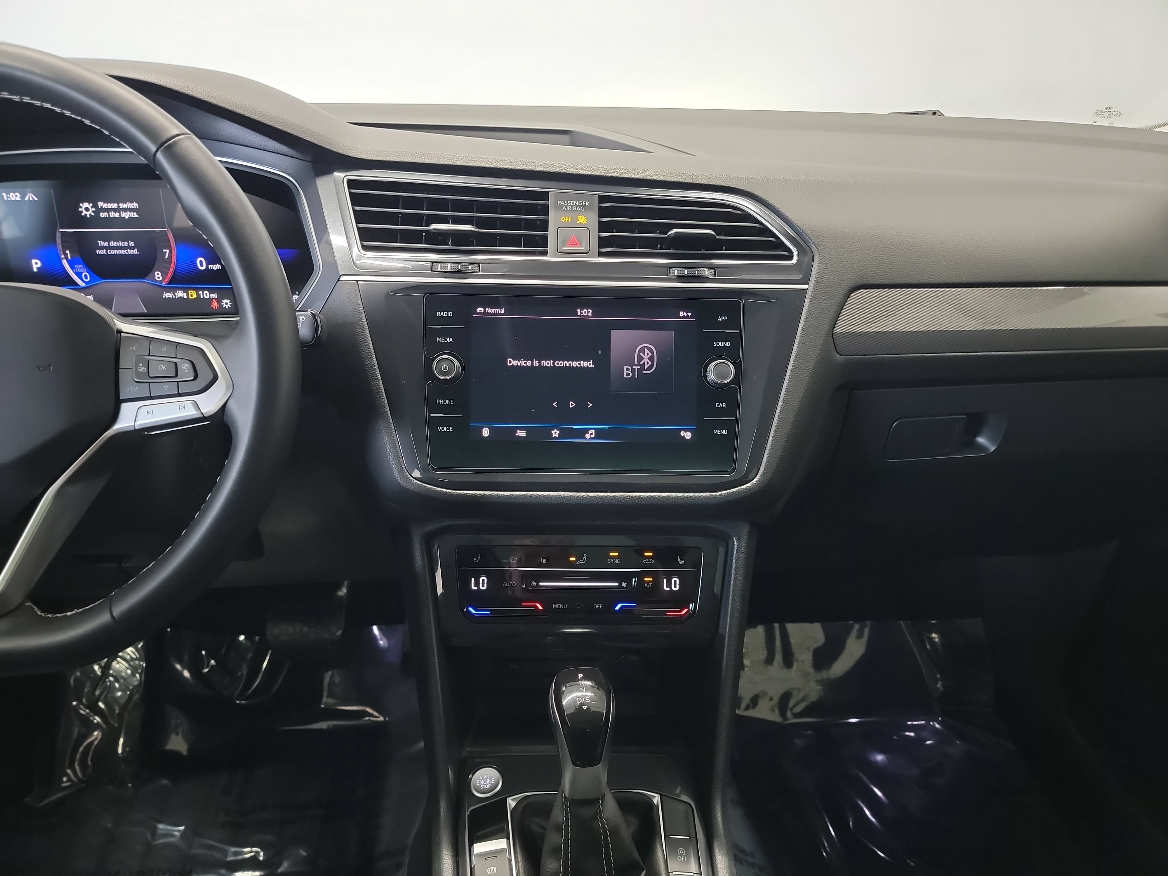 Used 2024 Volkswagen Tiguan SE AWD/4WD image 20